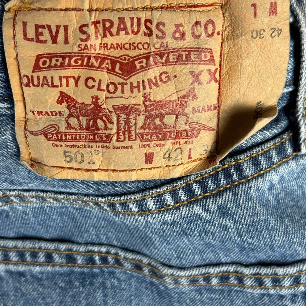 Levis 501 Original Fit Mens Blue Denim Button Fly Jeans 42x30 Medium Wash